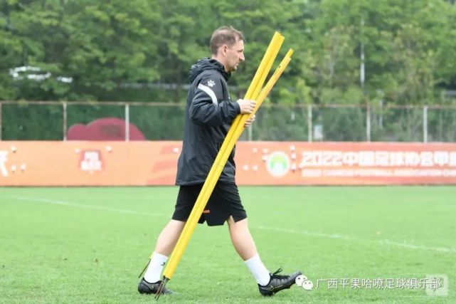 包含战术灵活多样，豪门护土青训新帅的词条