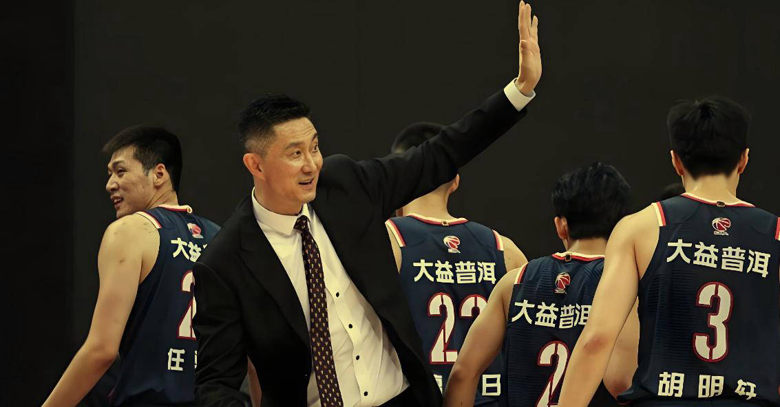 包含上海男篮战胜广东宏远，取得关键胜利的词条