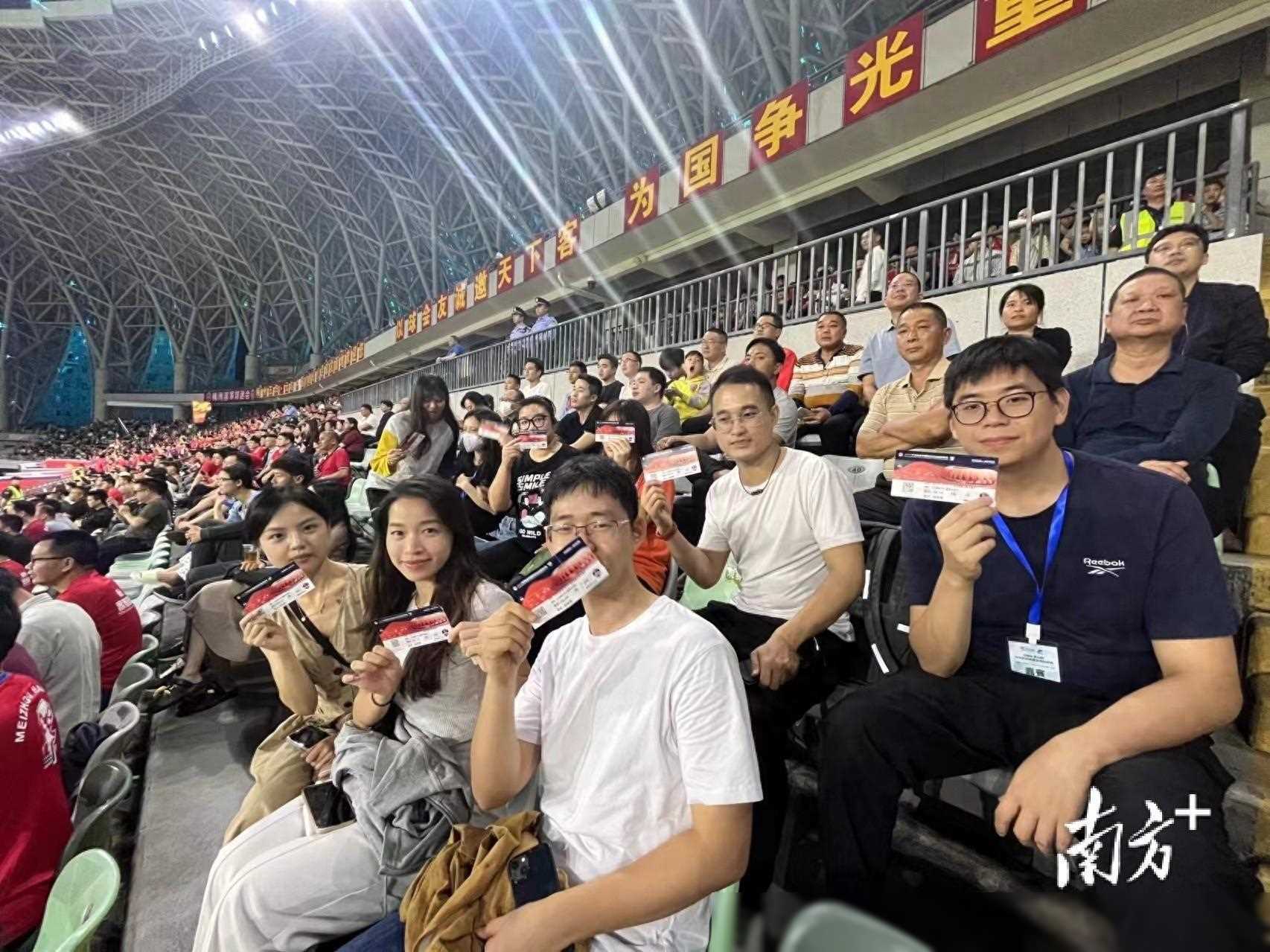 蒙特雷主场氛围火爆，球迷热情助阵(truered女团翻跳舞蹈)