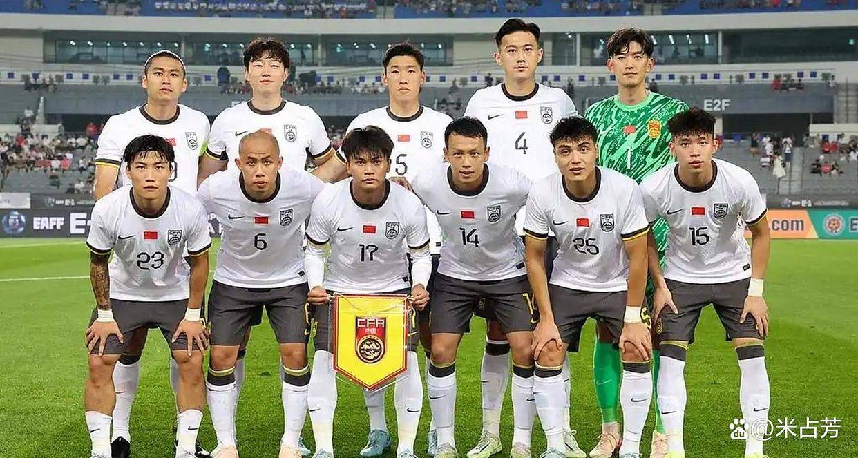 国足东亚杯首战出炉！重回双后腰战术，首发11人浮现的简单介绍