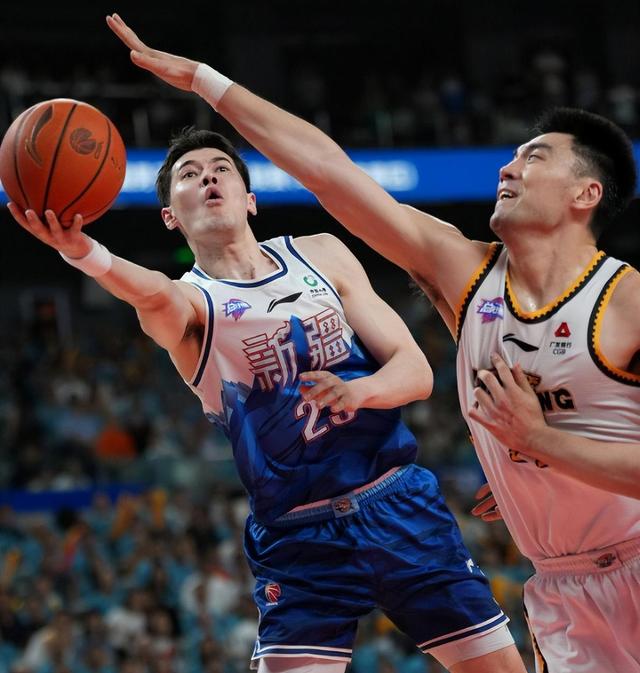 弗格32分辽宁终结上海16连胜江苏不敌新疆(弗格vs辽宁比赛)