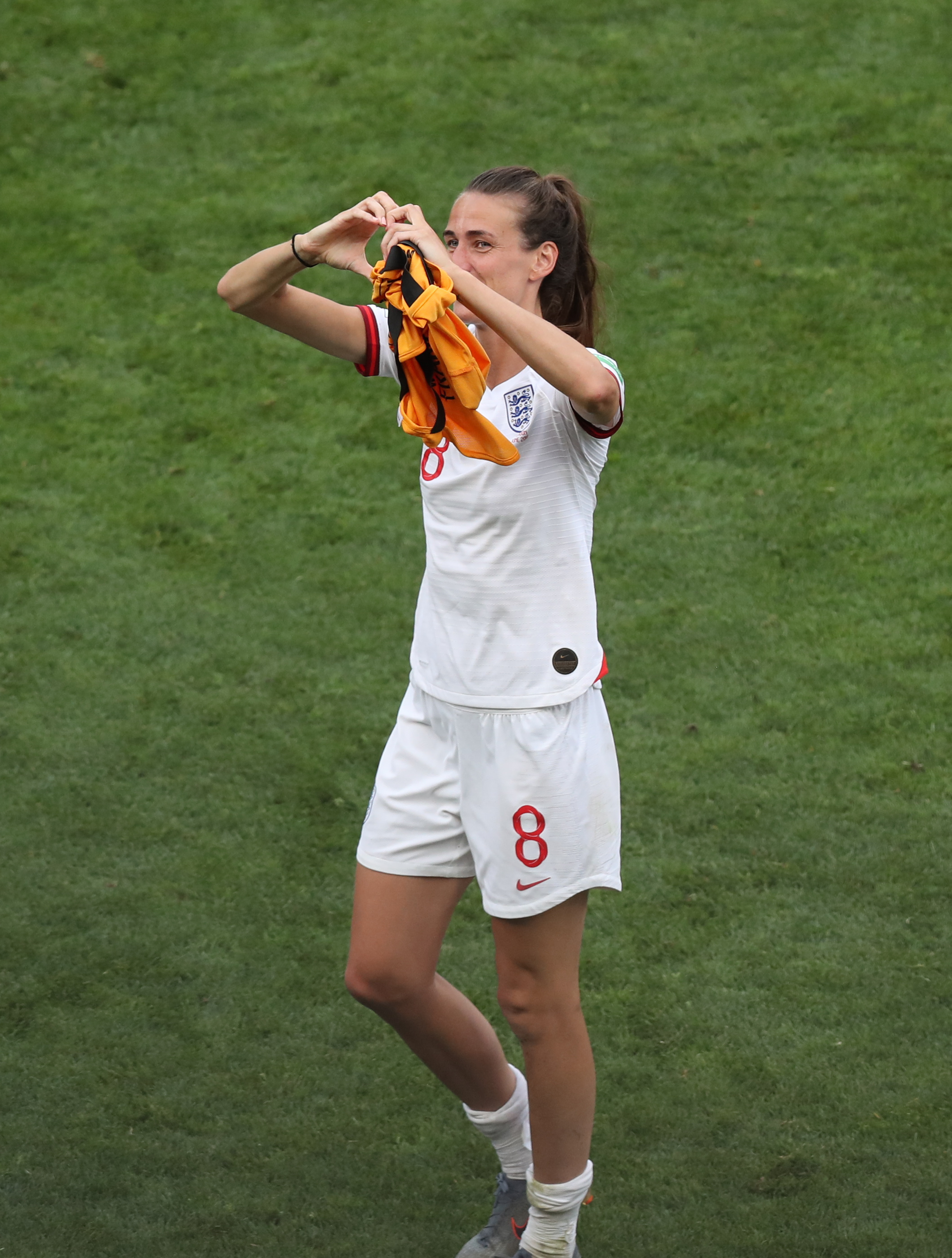 英格兰女足战胜喀麦隆队，赢得重要胜利(英格兰女足战胜喀麦隆队,赢得重要胜利)